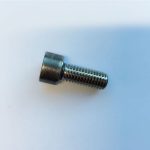 vijak na glavi utičnice