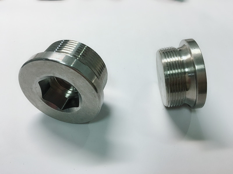 prstenasti vijak izrađen od nehrđajućeg čelika s ključem ss